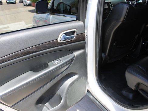 Used 2012 Jeep Grand Cherokee Laredo RWD image 13