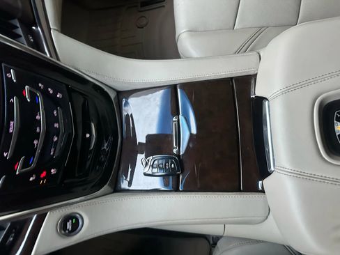 Used 2016 Cadillac Escalade Luxury image 45