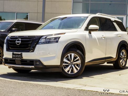 Used 2023 Nissan Pathfinder SL w/ Lighting Package (N92) AWD/4WD image 1