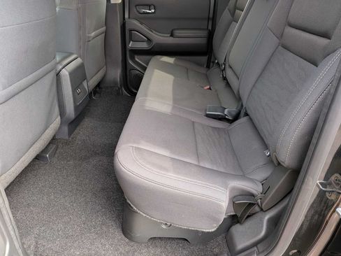 Used 2022 Nissan Frontier SV AWD/4WD image 17