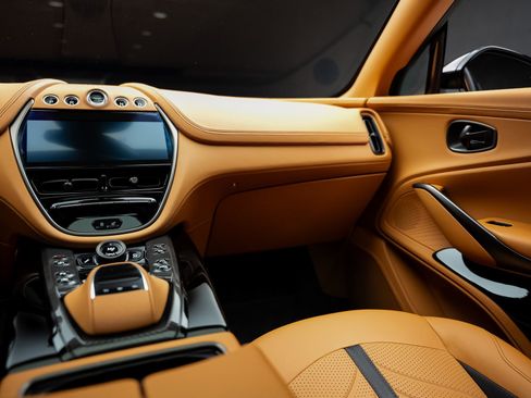 Used 2023 Aston Martin DBX 707 image 41