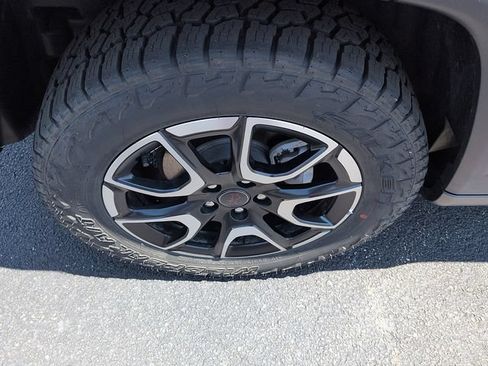 Used 2025 Jeep Compass Trailhawk AWD/4WD image 9