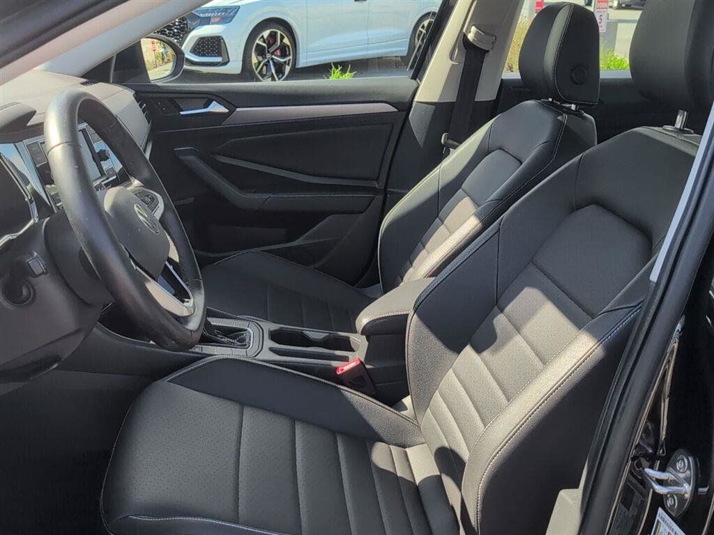 Used 2023 Volkswagen Jetta SE w/ Panoramic Sunroof Package FWD image 12
