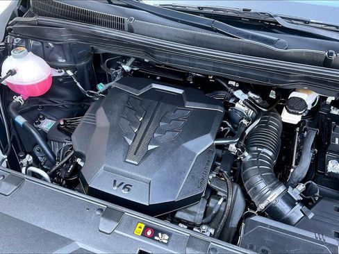Used 2024 Kia Carnival EX FWD image 31