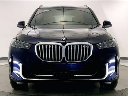 Certified 2026 BMW X5 xDrive50e w/ Climate Comfort Package AWD/4WD image 2