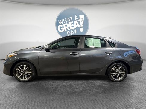 Certified 2023 Kia Forte LXS image 7