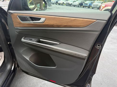 Used 2024 Volkswagen Atlas SE w/ Panoramic Sunroof Package FWD image 14
