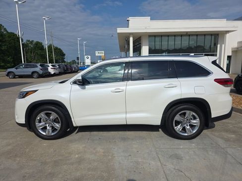 Used 2019 Toyota Highlander Limited AWD/4WD image 2