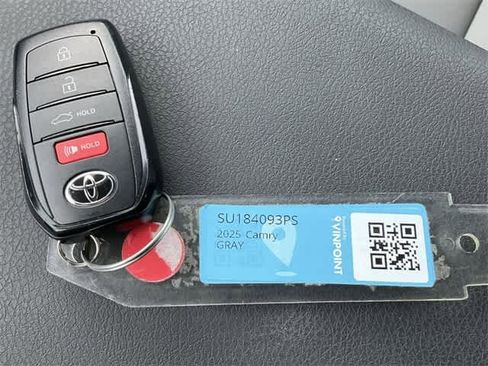 Used 2025 Toyota Camry SE image 27