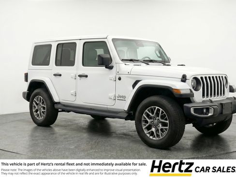 Used 2025 Jeep Wrangler Sahara image 1