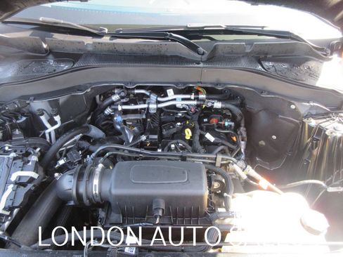 Used 2024 Ford Explorer XLT w/ Equipment Group 202A AWD/4WD image 18