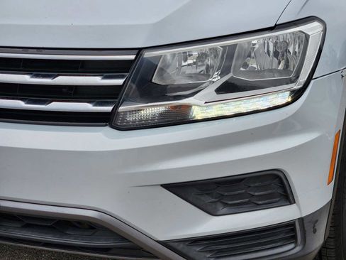 Used 2019 Volkswagen Tiguan SE w/ Panoramic Sunroof Package image 7