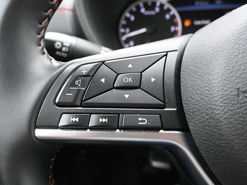 Used 2025 Nissan Sentra SR FWD image 9