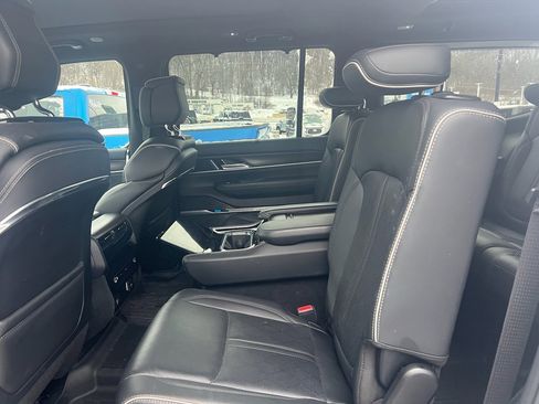 Used 2023 Jeep Grand Wagoneer Series II image 3