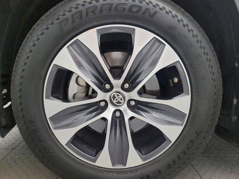 Used 2020 Toyota Highlander XLE AWD/4WD image 31