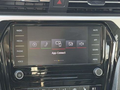 Used 2020 Volkswagen Passat 2.0T SE w/ Sunroof Package image 15