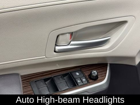 Used 2021 Toyota Sienna XLE image 17