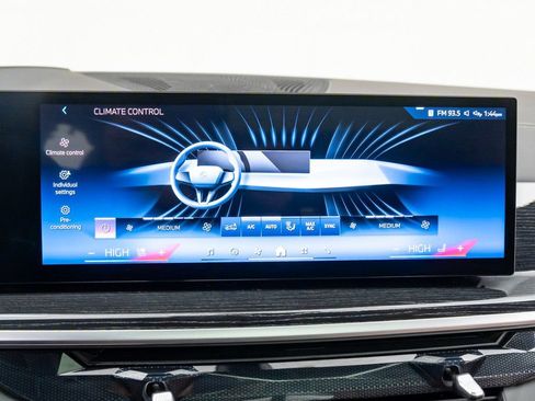 Certified 2025 BMW X5 xDrive40i w/ Executive Package image 27