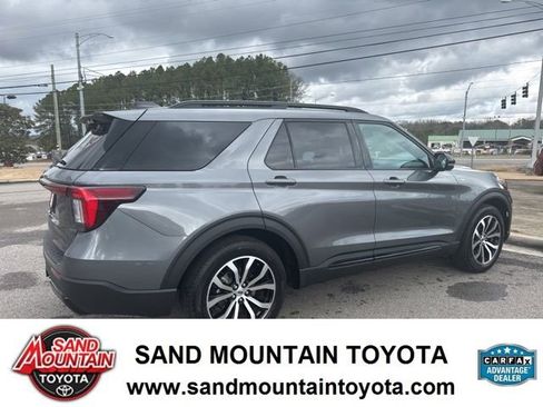 Used 2025 Ford Explorer ST-Line image 3