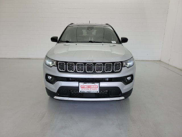 Used 2025 Jeep Compass Limited AWD/4WD image 2