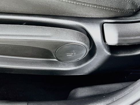 Used 2025 Hyundai Tucson SE FWD image 16