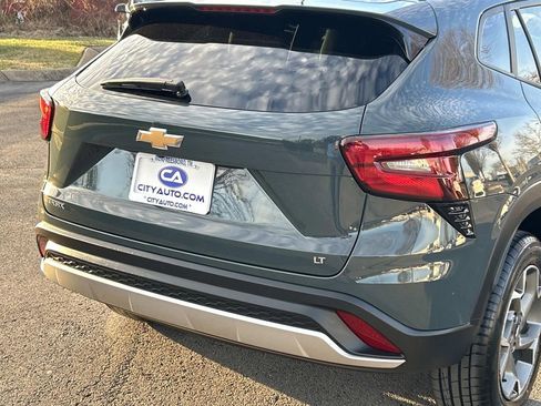 Used 2025 Chevrolet Trax LT image 12