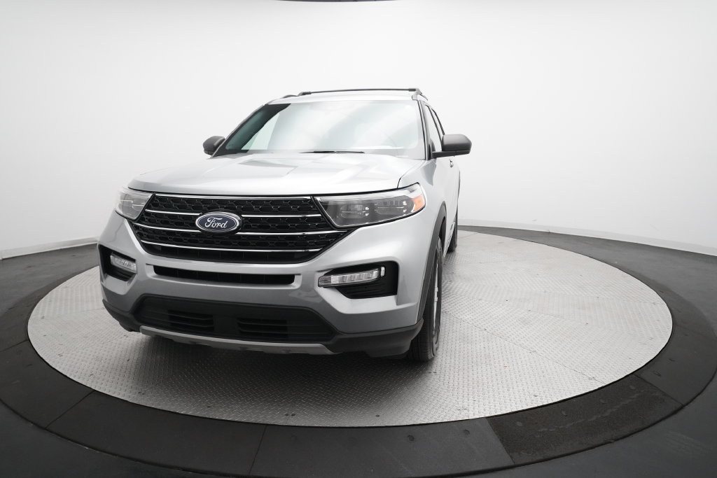 Used 2020 Ford Explorer XLT w/ Equipment Group 202A AWD/4WD image 12