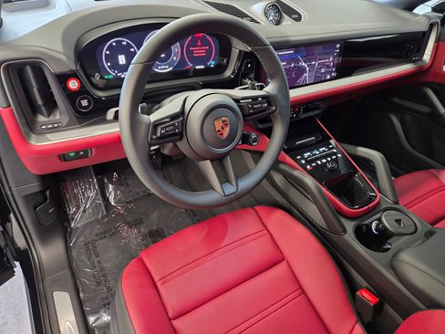 New 2026 Porsche Cayenne Coupe AWD/4WD image 4