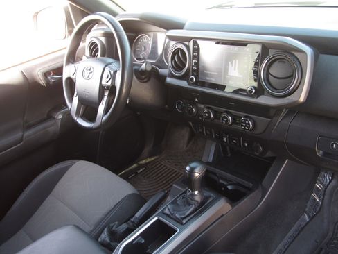 Used 2020 Toyota Tacoma TRD Off-Road w/ Technology Package image 9