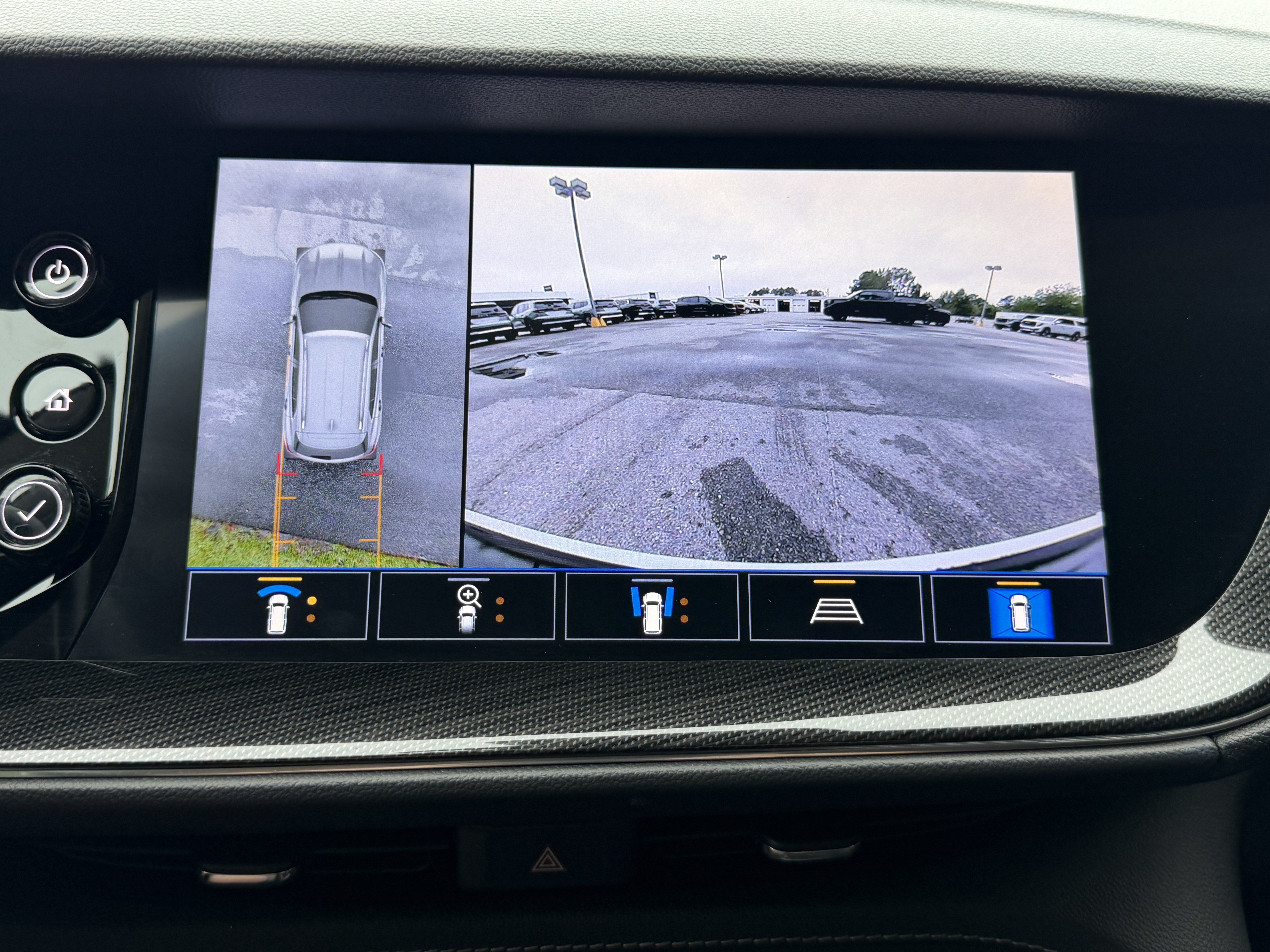 Used 2022 Buick Envision Essence w/ Technology Package I FWD image 31