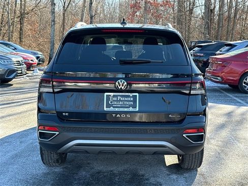 Certified 2025 Volkswagen Taos SE w/ Panoramic Sunroof Package image 3