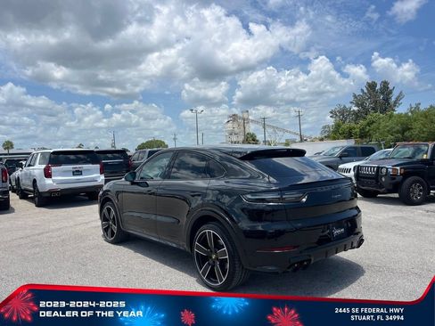 Used 2023 Porsche Cayenne Platinum Edition AWD/4WD image 5