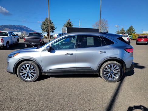 Used 2022 Ford Escape Titanium w/ Class II Trailer Tow Package image 12