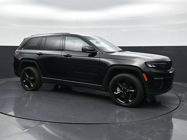 Used 2023 Jeep Grand Cherokee Limited w/ Black Appearance Package AWD/4WD image 3