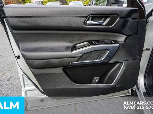 Used 2025 Nissan Pathfinder SL w/ SL Premium Package image 50