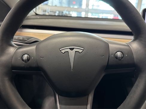 Used 2022 Tesla Model Y Long Range image 21