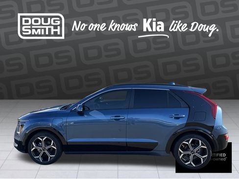 Certified 2023 Kia Niro SX Touring image 2