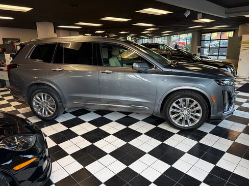 Used 2021 Cadillac XT6 Premium Luxury image 3