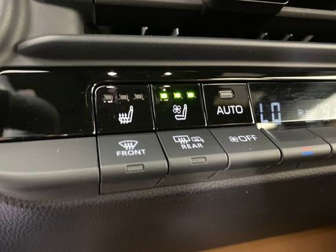 Used 2025 Toyota Crown Signia Limited w/ Advanced Technology Package image 20