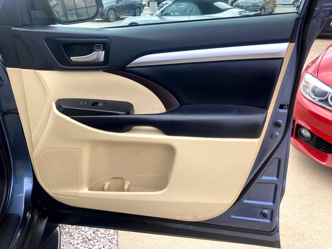 Used 2019 Toyota Highlander XLE FWD image 15