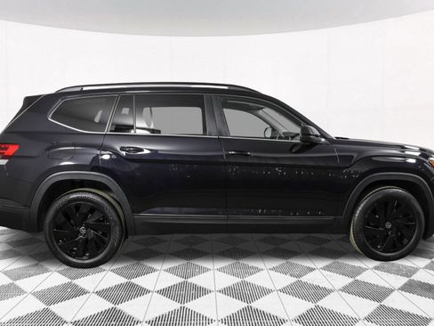 Used 2025 Volkswagen Atlas SE w/ Black Wheel Package image 13