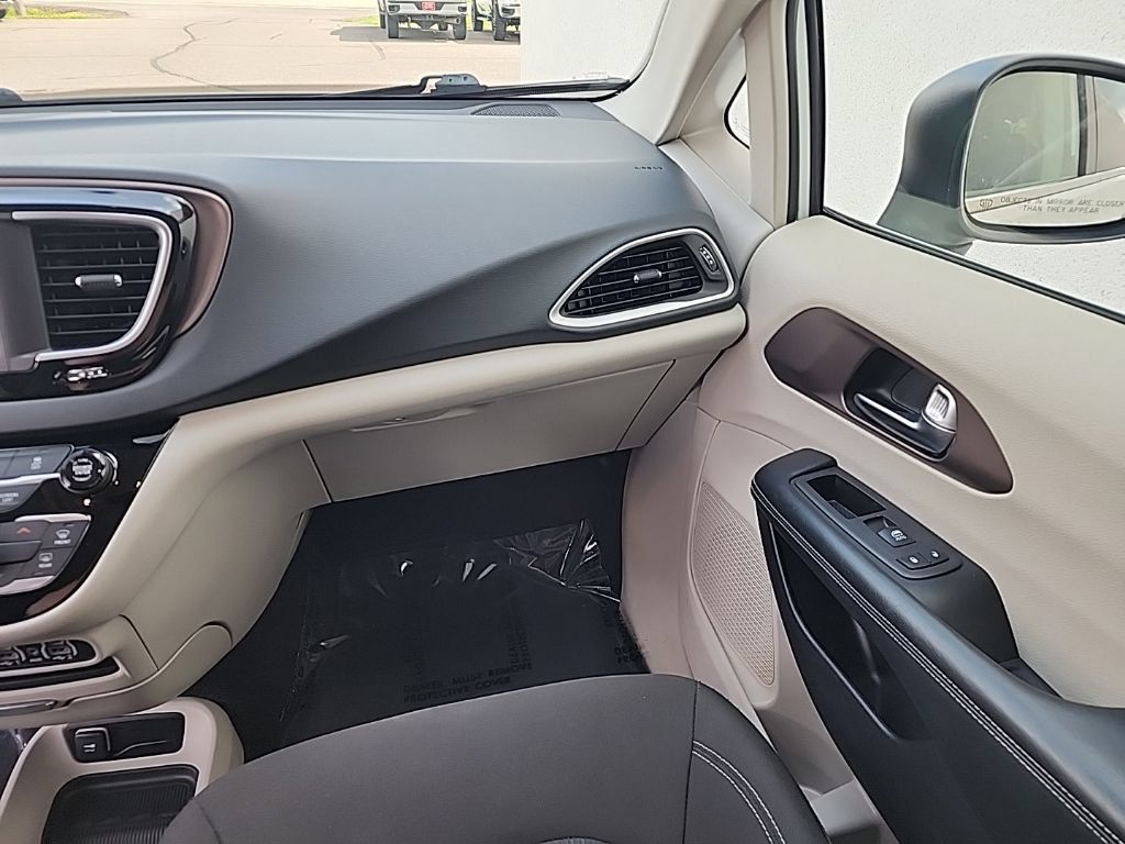 Used 2023 Chrysler Voyager LX FWD image 19