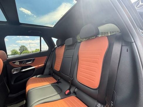 Used 2024 Mercedes-Benz GLC 300 4MATIC image 28