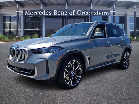 Used 2024 BMW X5 xDrive40i w/ Premium Package AWD/4WD image 3