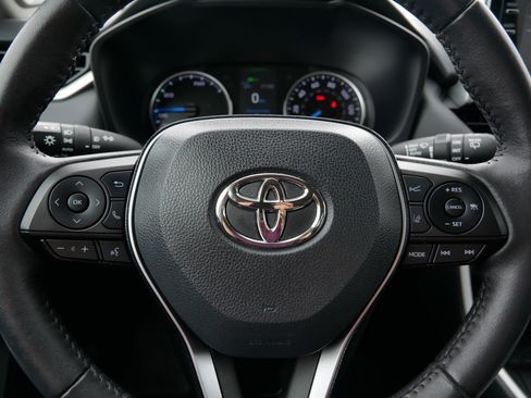 Used 2021 Toyota RAV4 XLE Premium AWD/4WD image 25