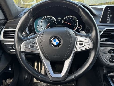Used 2017 BMW 750i image 11