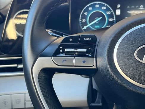 Certified 2025 Hyundai Elantra Limited FWD image 29