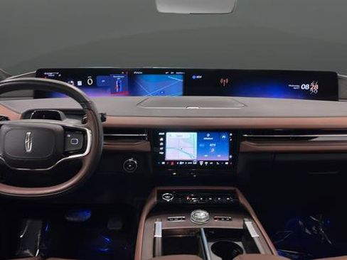 Used 2025 Lincoln Navigator L Reserve image 7