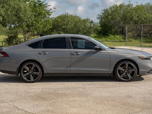 Used 2025 Honda Accord Sport image 9