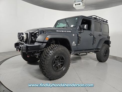 Used 2018 Jeep Wrangler Unlimited Rubicon w/ Connectivity Group image 2